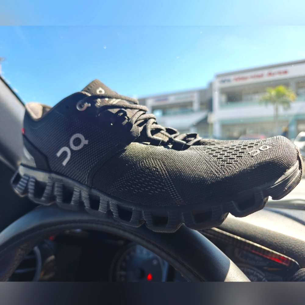 On Running women's black Athletic Shoes